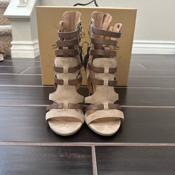 Nine West sandals/booties in Taupe/5.5M/Vintage America Collection - Picture 2 of 6